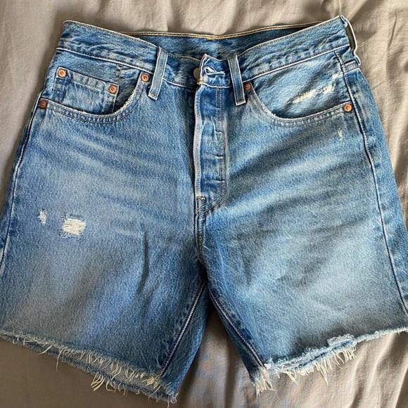 Levis Denim Shorts - great condition (only worn once) - Picture 2 of 3
